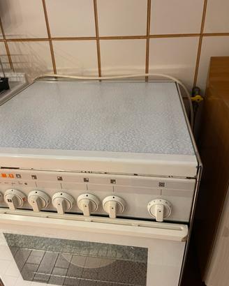 Forno elettrico e piano cottura a gas