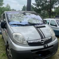 Mini van Opel Vivaro 2.5 cdi 146 cv anno 2007