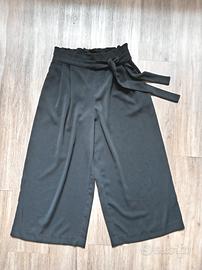 Pantaloni  neri a gambe ampie. Taglia M . Zara