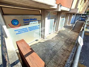 SPAZIO COMMERCIALE VETRINATO