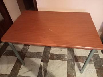 tavolo e montacarichi