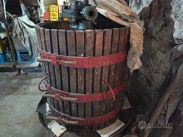 Torchio premi uva,mastelli, trita uva