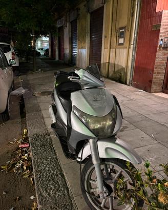  Motociclo Beverly 250cc