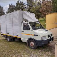 Iveco Daily con pedana idraulica