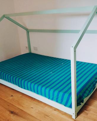 Letto montessoriano a casetta
