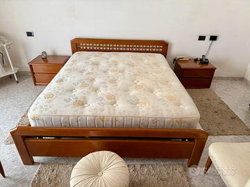 Camera da letto matrimoniale in noce anni 90