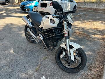Ducati monster 696