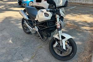 Ducati monster 696
