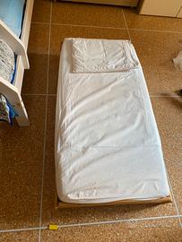 Lettino montessori in legno