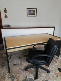 scrivania con poltroncina