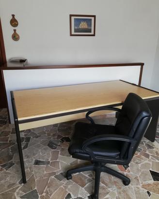 scrivania con poltroncina
