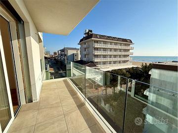 CAORLE - Bilocale nuovo fronte mare con doppio ter