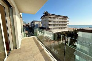 CAORLE - Bilocale nuovo fronte mare con doppio ter