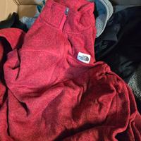 vestiti e scarpe montagna