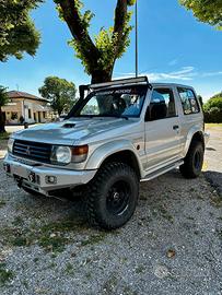 MITSUBISHI Pajero v20 2.8 GLS