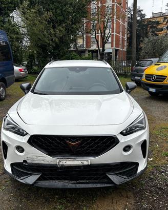 Cupra Formentor 1.5 TSI urto anteriore