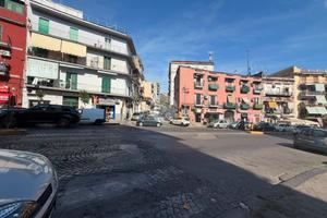 2 LOCALI A NAPOLI
