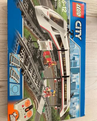 Treno Lego City con binari aggiunti
