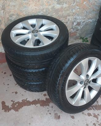 Set 4 Cerchi in Lega Opel Gomme Invernali 