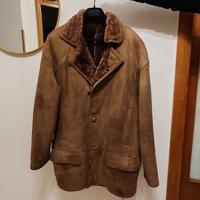 Montone da uomo marrone caldo