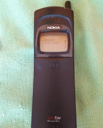 Nokia 8110 "Banana" / "Matrix" (1996)