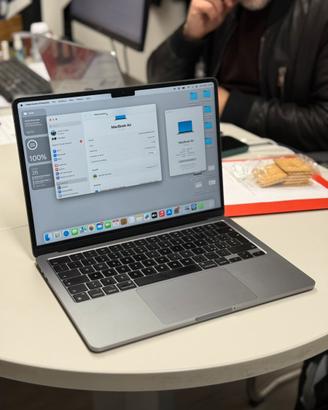 MACBOOK AIR