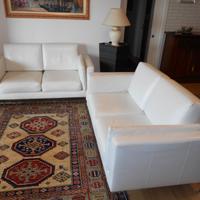 coppia divani in pelle bianca