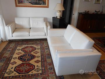 coppia divani in pelle bianca