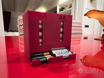 TITOLO: Porta Batterie  in PLA Rosso - Organizer3D