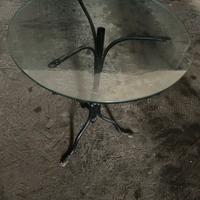 Tavolo rotondo in ferro battuto e cristallo