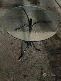 Tavolo rotondo in ferro battuto e cristallo
