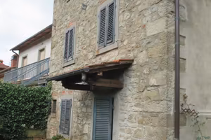 Terratetto in pietra con resede privato