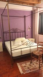 letto matrimoniale con baldacchino 