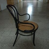 Poltrona thonet con seduta in paglia di Vienna