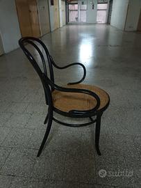 Poltrona thonet con seduta in paglia di Vienna