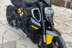 Ducati Diavel V4 1.900 km  Akrapovic accessoriata