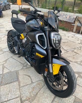 Ducati Diavel V4 1.900 km  Akrapovic accessoriata