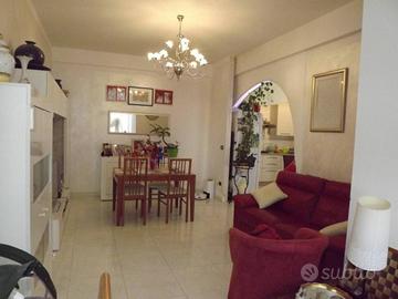Appartamento di 150 m² con più di 5 locali e box a