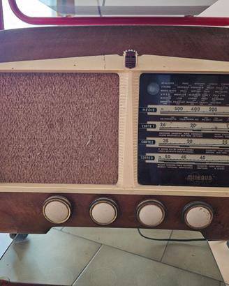 Radio a valvole AM/FM marca Minerva modello 535/4