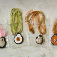 Collane tessuto e pelle