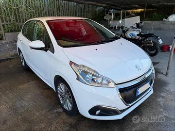 Peugeot 208 BlueHDi 75 5 porte Allure