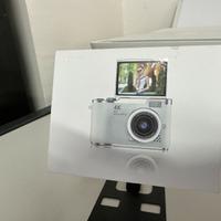 Fotocamera digitale con schermo rotante nuova
