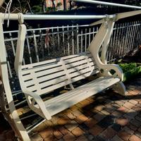 dondolo e tavolo in resina Rovergarden