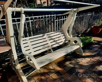 dondolo e tavolo in resina Rovergarden