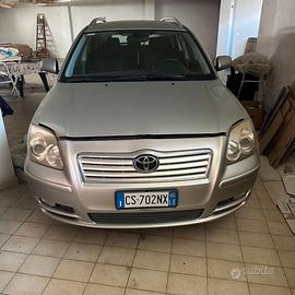 Toyota Avensis 2.0 benzina anno 2004