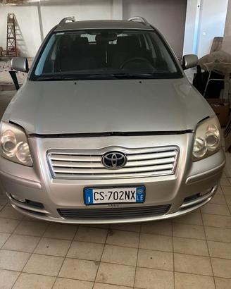 Toyota Avensis 2.0 benzina anno 2004