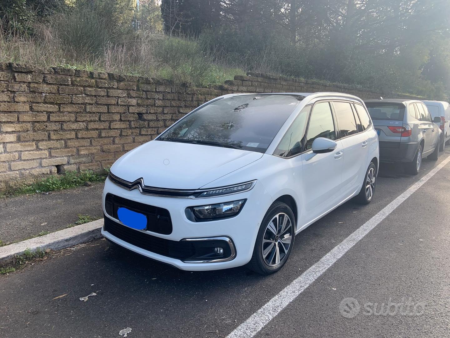 Prova Citroën Grand C4 Picasso scheda tecnica opinioni e dimensioni 1.6 HDi  Exclusive 