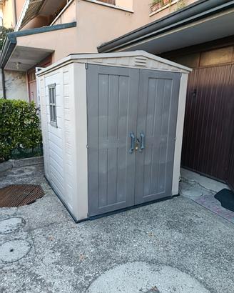 casetta in resina beige Keter  da giardino 