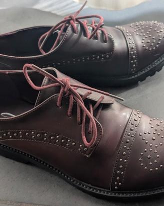 Scarpe con stringhe e piccole borchie Tatoo