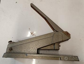 Cucitrice per alto spessori. 